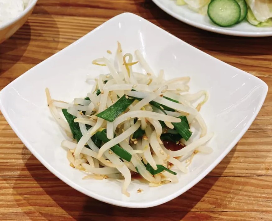 餃子のたれを使った<br>もやしとにらの和え物