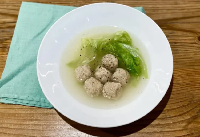 肉だんごとレタスのスープ
