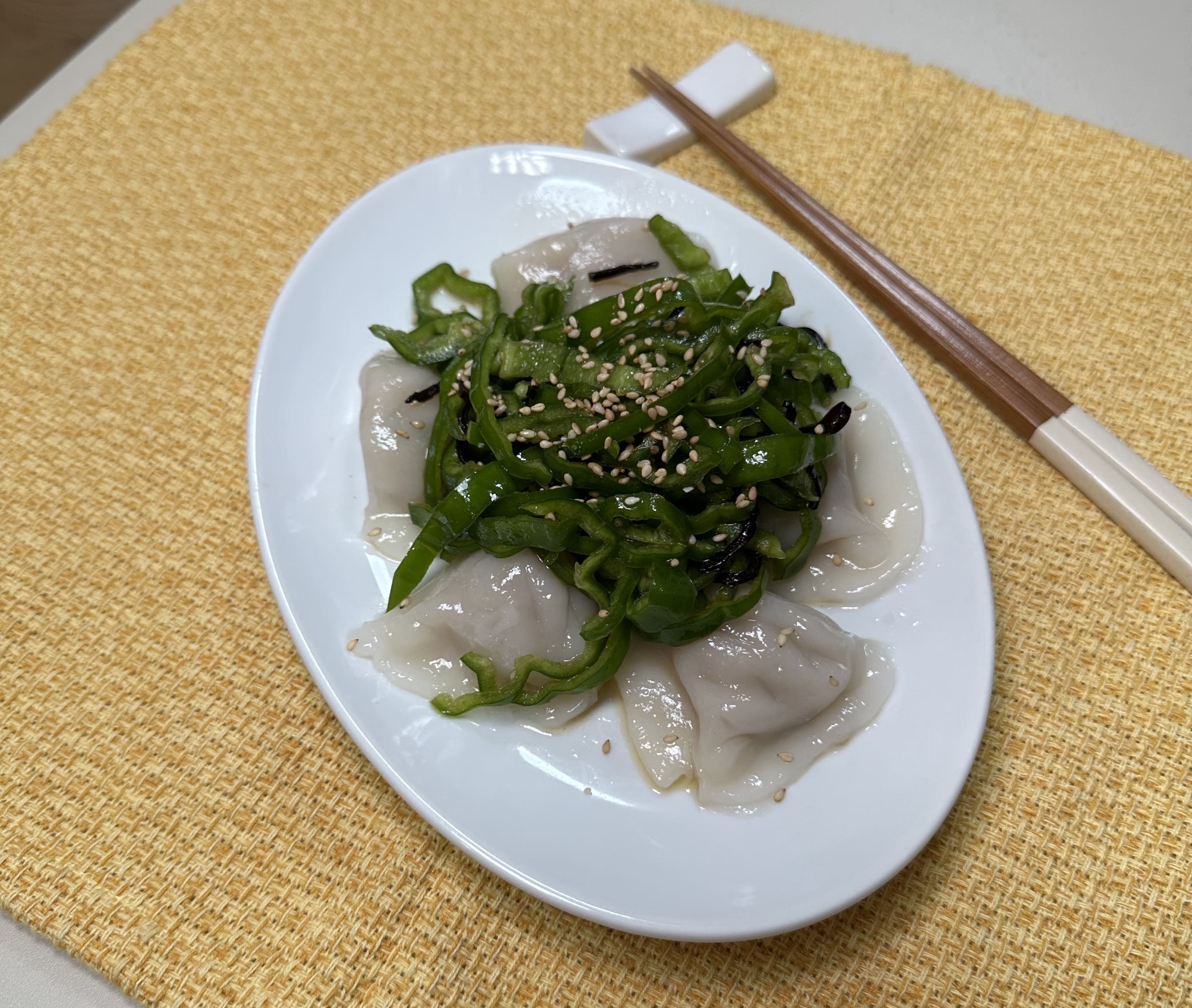 ぷるもち水餃子の 冷やし無限ピーマン