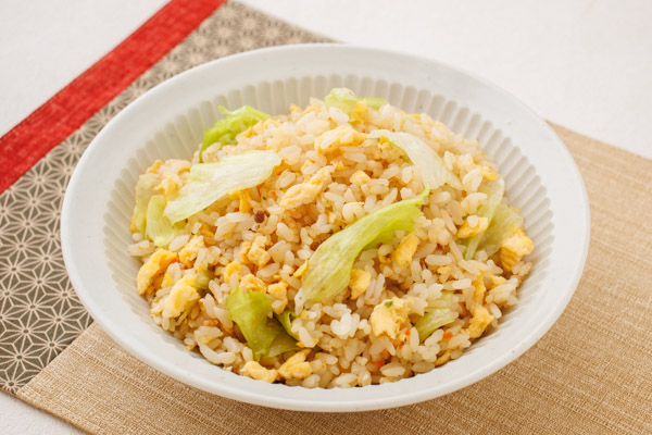 簡単!人気の定番レタス炒飯(チャーハン)