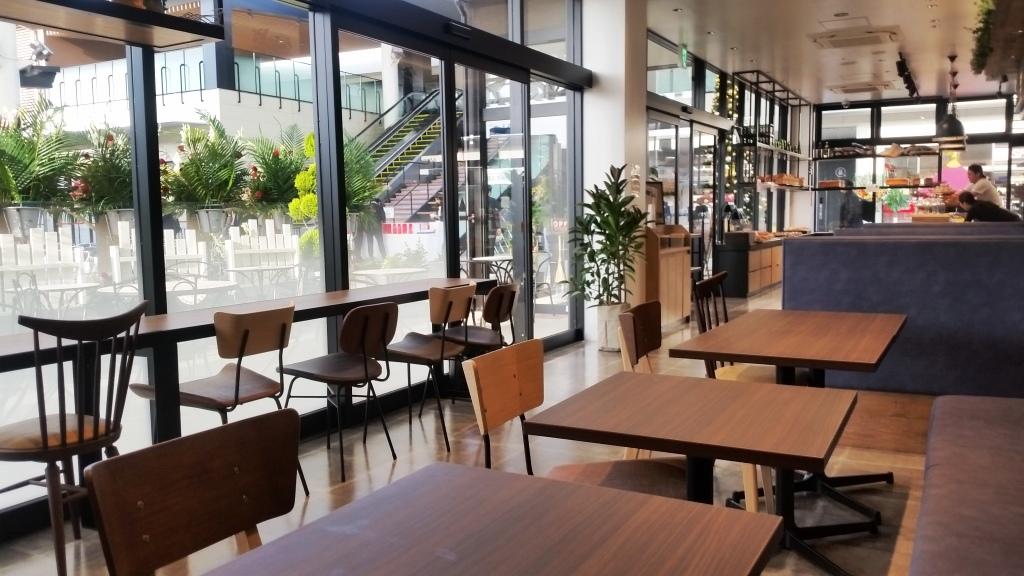 R Baker Inspired by court rosarian BRANCH 福岡下原店(内観)