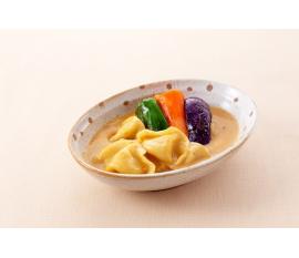 ぷるもち水餃子と夏野菜のスープカレー