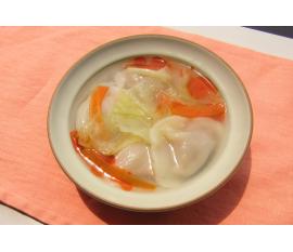 ぷるもち水餃子のレンジできゃべスープ