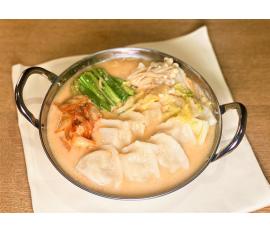 ぷるもち水餃子の韓国風ロゼキムチ鍋